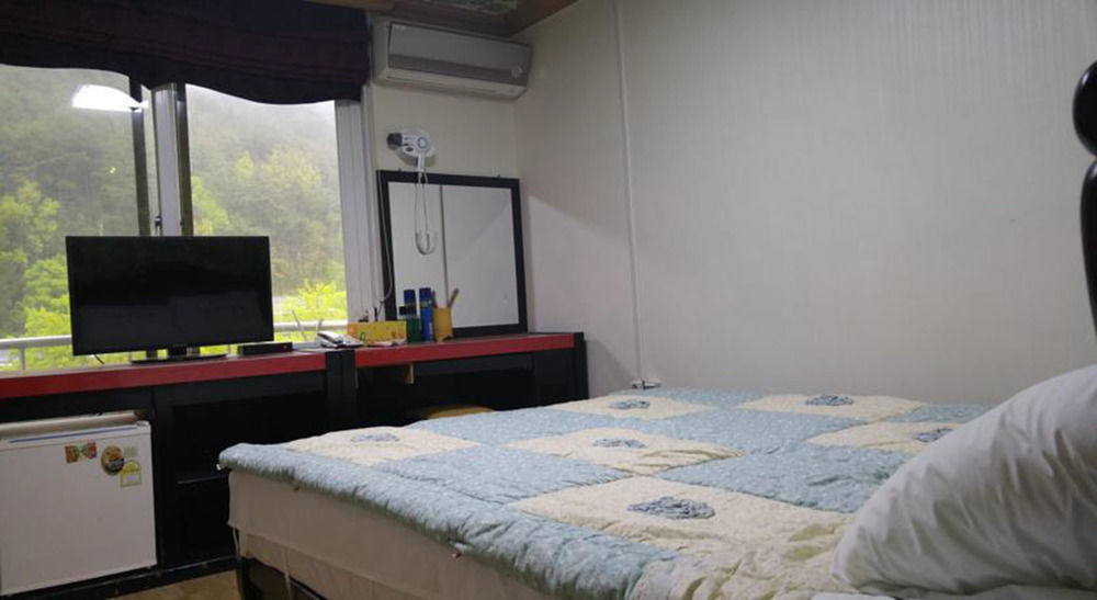 Camp Jirisan Parkview Hotel Gurye Ngoại thất bức ảnh